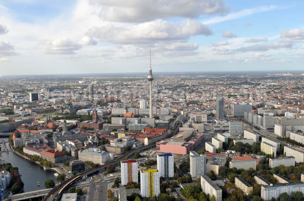 Berlin from the bird's eye view: District considers downtown Berlin on Berlin TV Tower