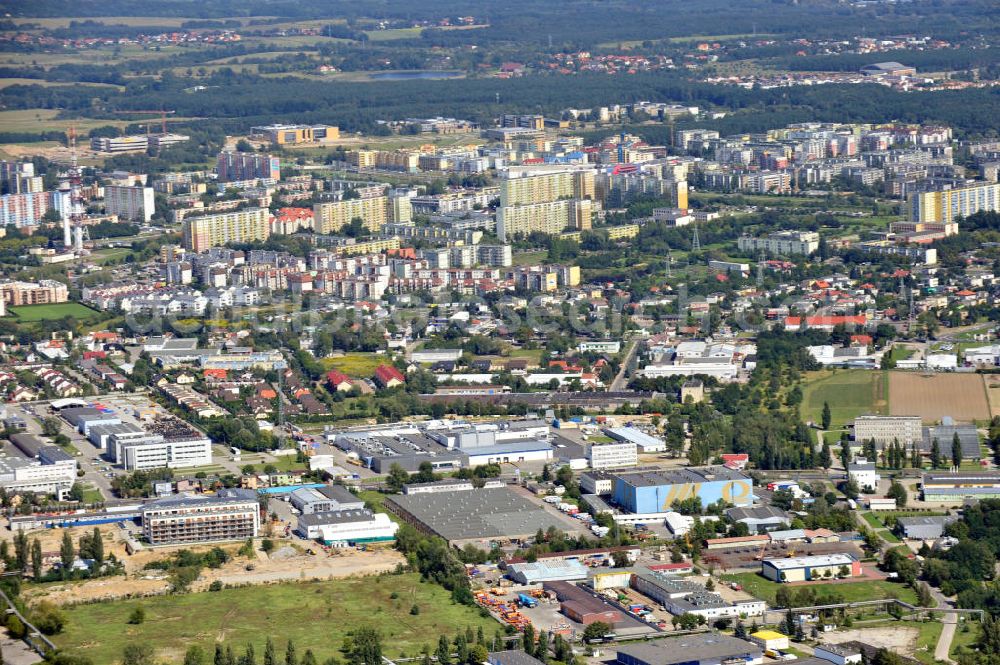 Aerial image Posen / Poznan - Stadtansicht vom Bezirk Stare Miasto, geprägt durch Mehrfamilienhäuser, in Posen / Poznan in der Region Großpolen, Polen. Cityscape of the borough Stare Miasto, which is characterized by blocks of flats, in Poznan in the viovodeship Greater Poland, Poland.