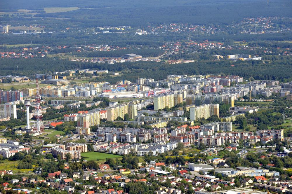 Aerial photograph Posen / Poznan - Stadtansicht vom Bezirk Stare Miasto, geprägt durch Mehrfamilienhäuser, in Posen / Poznan in der Region Großpolen, Polen. Cityscape of the borough Stare Miasto, which is characterized by blocks of flats, in Poznan in the viovodeship Greater Poland, Poland.