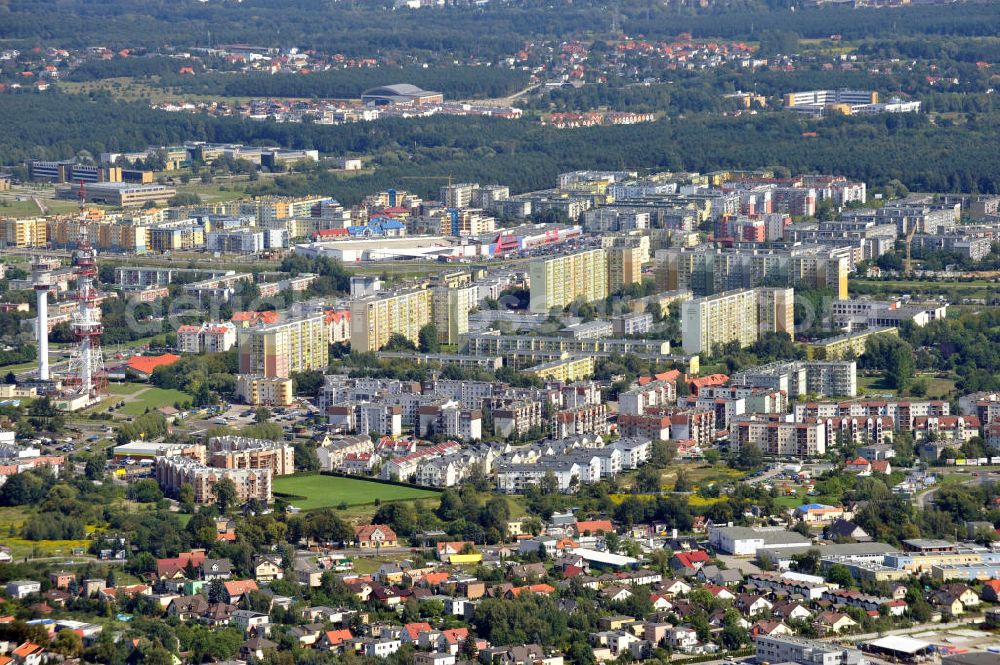 Posen / Poznan from above - Stadtansicht vom Bezirk Stare Miasto, geprägt durch Mehrfamilienhäuser, in Posen / Poznan in der Region Großpolen, Polen. Cityscape of the borough Stare Miasto, which is characterized by blocks of flats, in Poznan in the viovodeship Greater Poland, Poland.