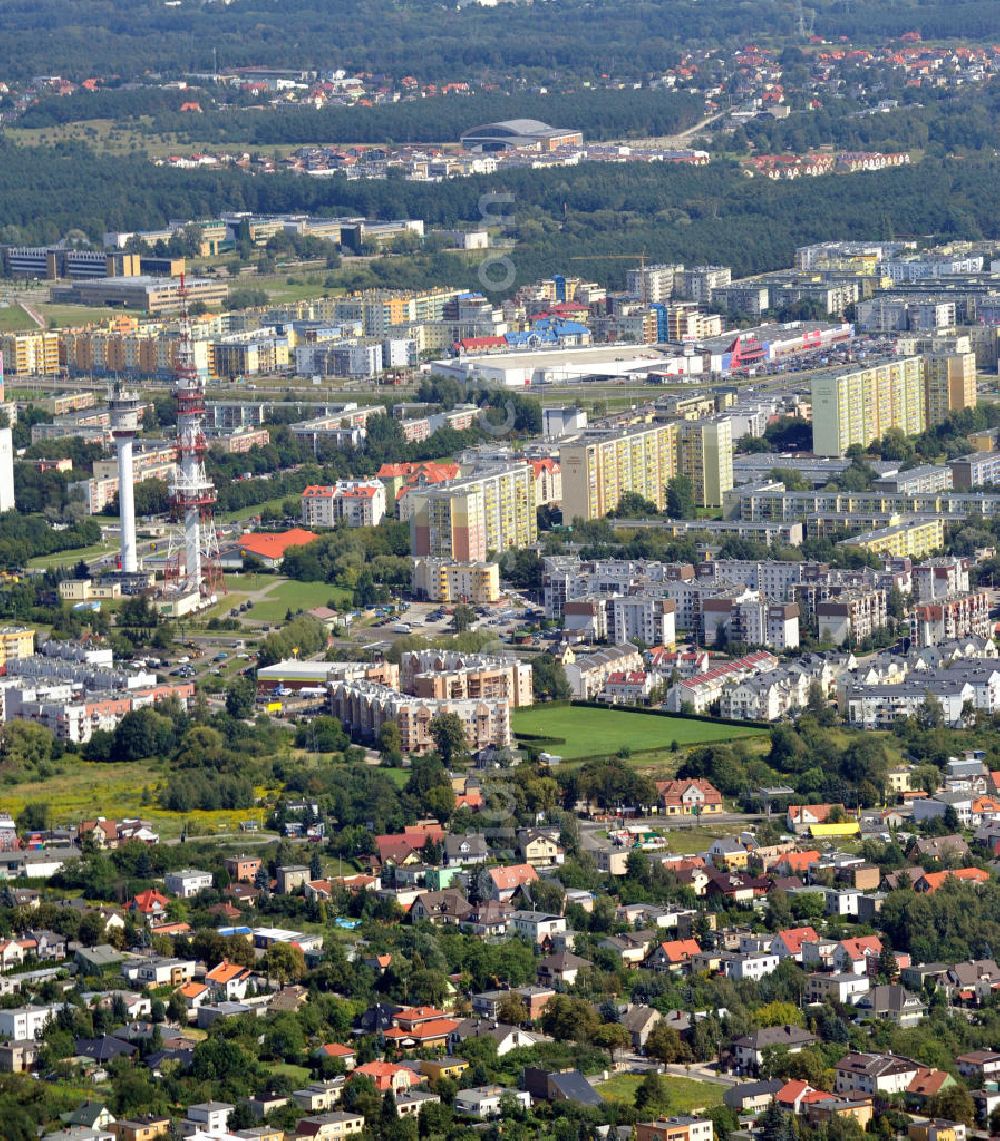 Aerial image Posen / Poznan - Stadtansicht vom Bezirk Stare Miasto, geprägt durch Mehrfamilienhäuser, in Posen / Poznan in der Region Großpolen, Polen. Cityscape of the borough Stare Miasto, which is characterized by blocks of flats, in Poznan in the viovodeship Greater Poland, Poland.