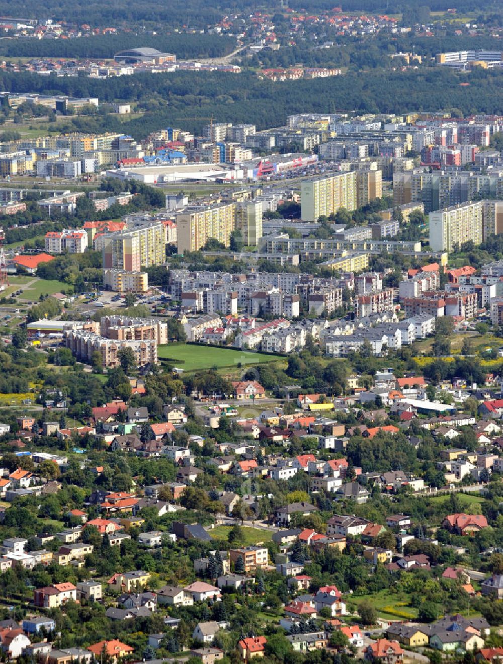 Aerial photograph Posen / Poznan - Stadtansicht vom Bezirk Stare Miasto, geprägt durch Mehrfamilienhäuser, in Posen / Poznan in der Region Großpolen, Polen. Cityscape of the borough Stare Miasto, which is characterized by blocks of flats, in Poznan in the viovodeship Greater Poland, Poland.