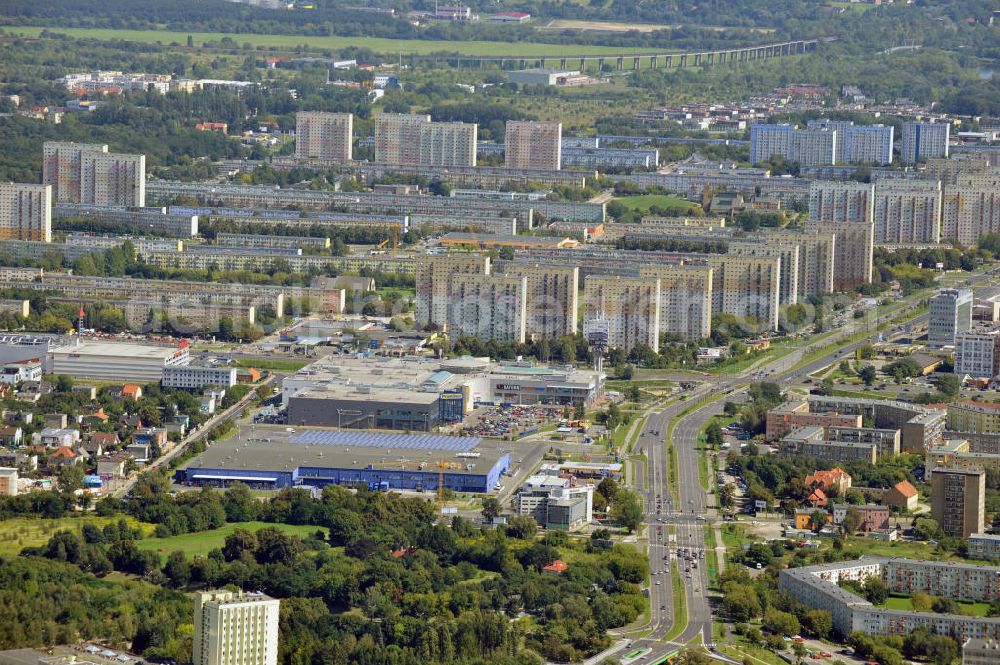 Aerial photograph Posen / Poznan - Stadtansicht vom Bezirk Stare Miasto, geprägt durch Mehrfamilienhäuser an der Straße der Solidarität / Aleja Solidarnosci, in Posen / Poznan in der Region Großpolen, Polen. Cityscape of the borough Stare Miasto, which is characterized by blocks of flats at the street Aleja Solidarnosci, in Poznan in the viovodeship Greater Poland, Poland.