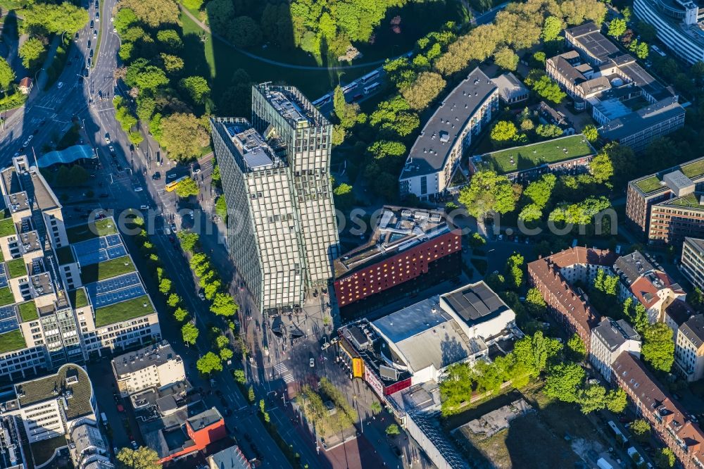 Hamburg from the bird's eye view: View of the neighborhood of St.Pauli with business and office buildings and towers in the North of Reeperbahn in Hamburg in Germany