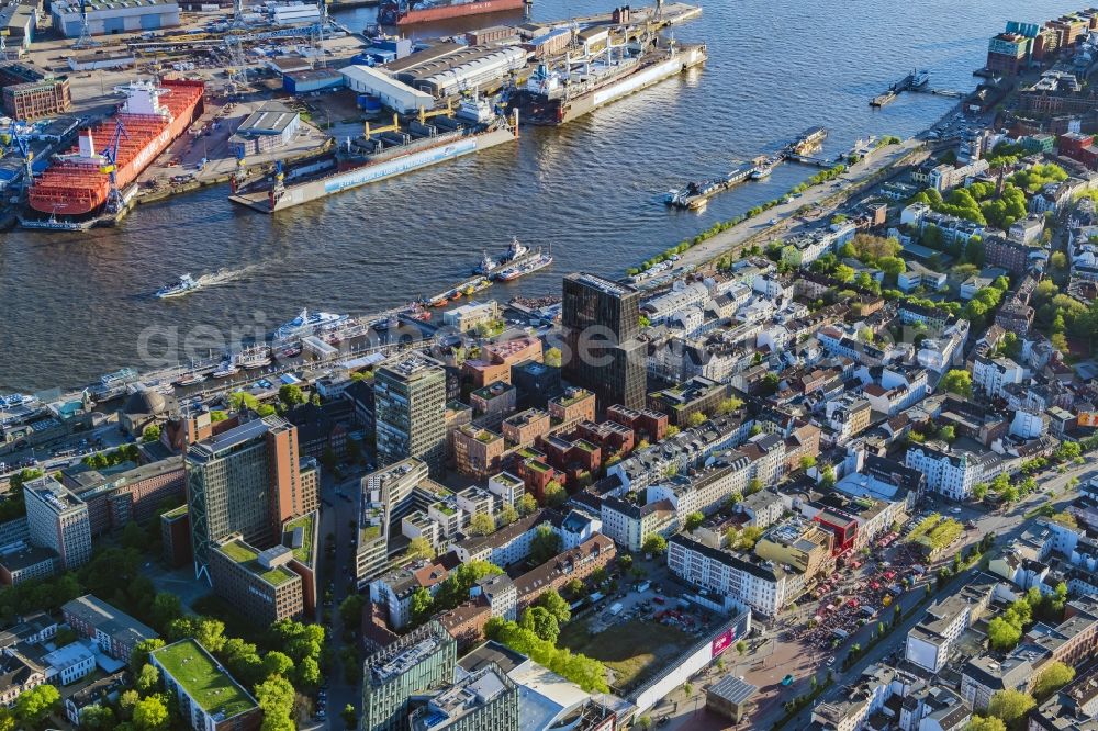 Aerial image Hamburg - View of the neighborhood of St.Pauli with business and office buildings and towers in the North of Reeperbahn in Hamburg in Germany