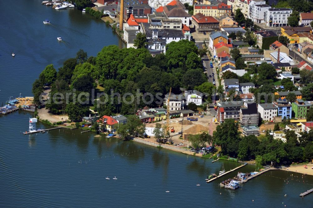 Aerial image Berlin - Partial view of the city Mueggelseedamm streets on the banks of the Mueggelsee in Berlin