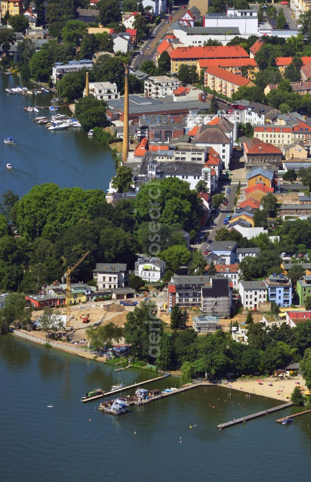 Aerial photograph Berlin - Partial view of the city Mueggelseedamm streets on the banks of the Mueggelsee in Berlin