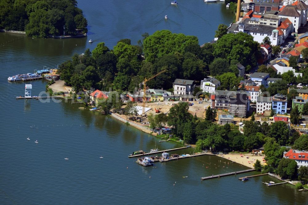 Aerial image Berlin - Partial view of the city Mueggelseedamm streets on the banks of the Mueggelsee in Berlin