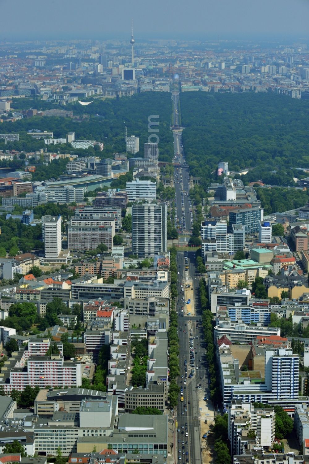 Aerial image Berlin - Town partial view from road Bismarck Street to the road of June 17 in Berlin - Charlottenburg