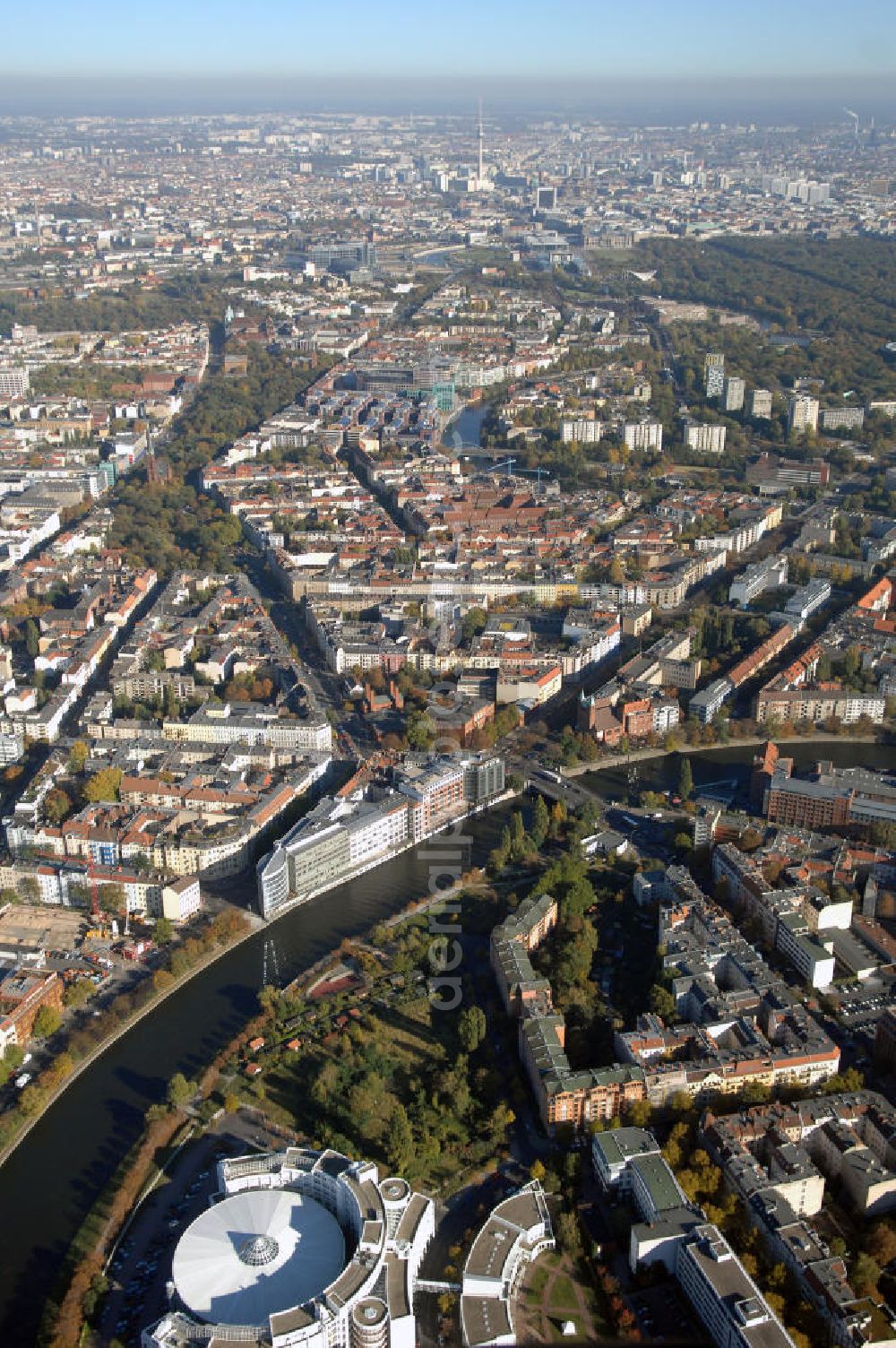 Aerial image Berlin - Blick auf den Stadtteil Tiergarten mit Fraunhofer Institut für Nachrichtentechnik Heinrich-Hertz-Institut am Spreebogen. Kontakt: Alt Moabit 74, 10555 Berlin, Dr. Ralf Schäfer, Tel. 030 31002-560, Fax 030 3927200, E-Mail: schaefer@hhi.fraunhofer.de,