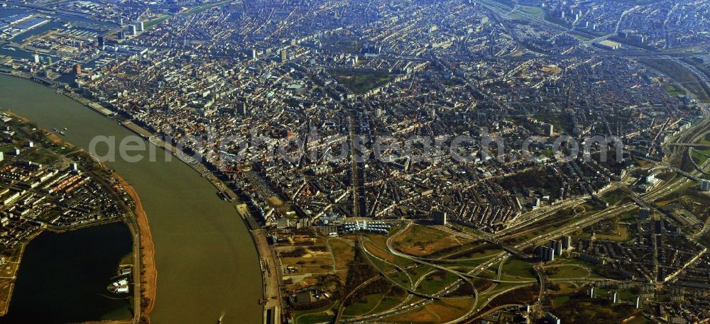 Aerial photograph Antwerpen - Partial view of city on the banks of the Scheldt flux flow on the course of the E34 motorway and expressway N148 at Brederode district in Antwerp, Belgium