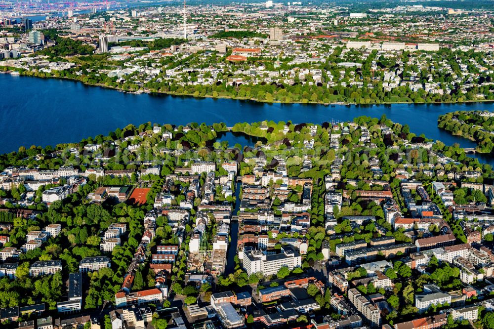 Aerial image Hamburg - View of the Uhlenhorst part on the Eastern riverbank of the Aussenalster in the Hanseatic city of Hamburg in Germany