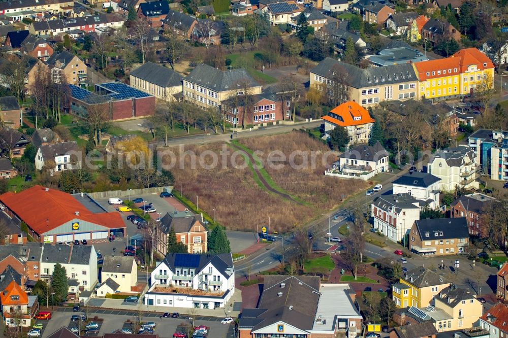 Aerial photograph Rees - View of the area around Florastrasse in Rees in the state of North Rhine-Westphalia