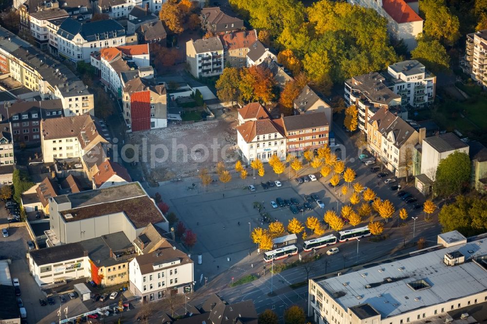 Gladbeck from the bird's eye view: View of the surrounding area of autumnal Market Square in the North of Wilhelmstrasse in Gladbeck in the state of North Rhine-Westphalia