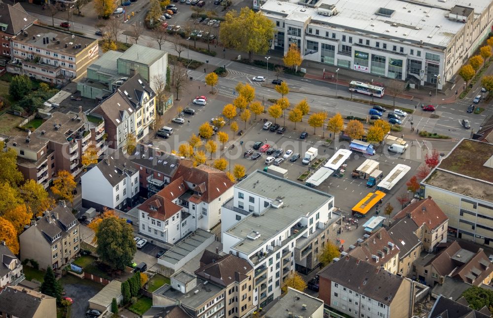 Aerial image Gladbeck - View of the surrounding area of autumnal Market Square in the North of Wilhelmstrasse in Gladbeck in the state of North Rhine-Westphalia