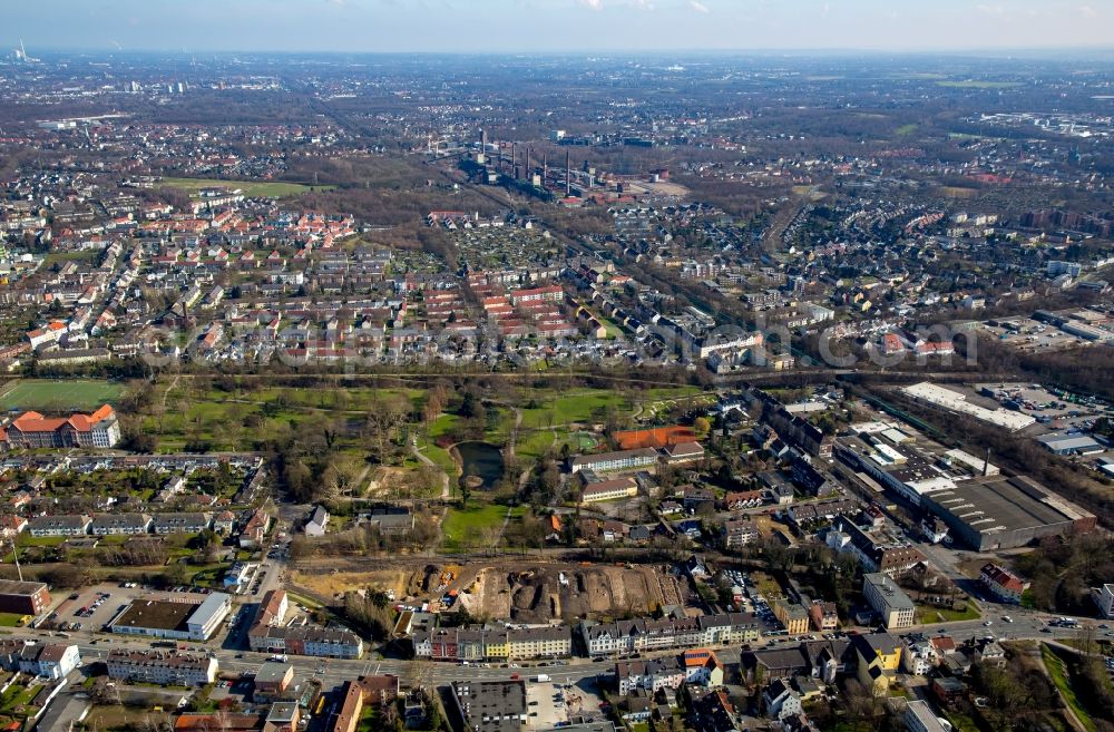 Essen from the bird's eye view: View of the surrounding area of Kaiser Wilhelm Park in the North of Essen in the state of North Rhine-Westphalia