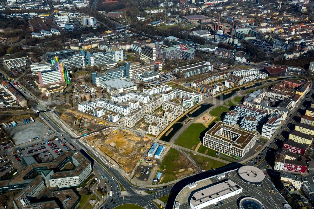 Aerial image Essen - View of the University Quarter and the construction site for the office building of Funke Media Group on Berliner Platz in Essen in the state of North Rhine-Westphalia. The shopping mall Limbecker Platz is located in the foreground