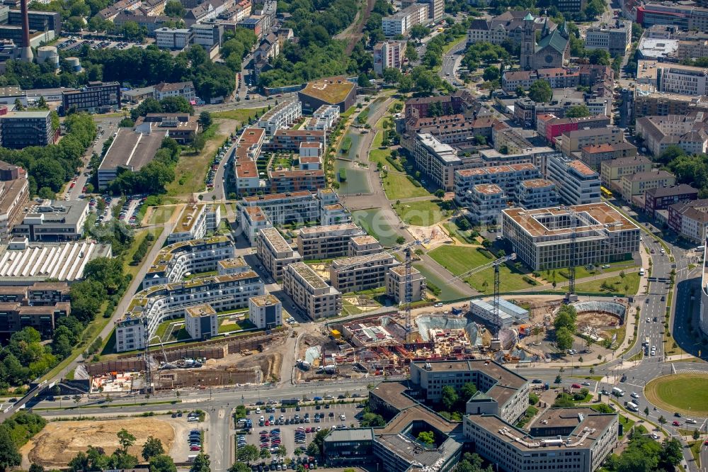 Essen from the bird's eye view: View of the University Quarter and the construction site for the office building of Funke Media Group on Berliner Platz in Essen in the state of North Rhine-Westphalia. The shopping mall Limbecker Platz is located in the foreground