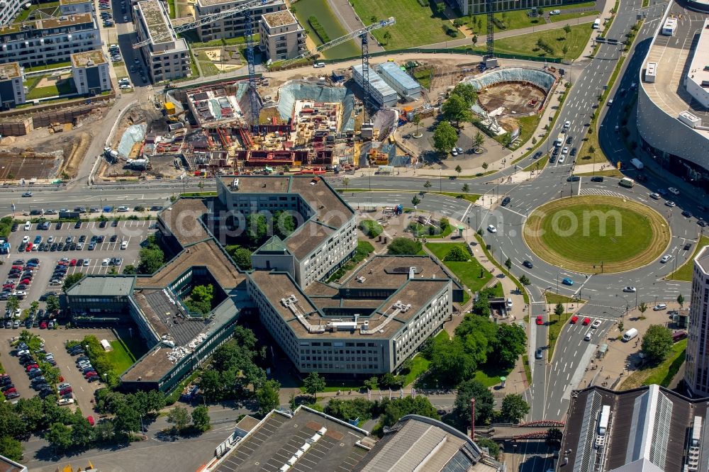 Aerial image Essen - View of the University Quarter and the construction site for the office building of Funke Media Group on Berliner Platz in Essen in the state of North Rhine-Westphalia. The shopping mall Limbecker Platz is located in the foreground