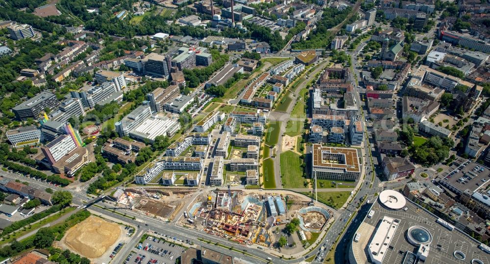 Aerial image Essen - View of the University Quarter and the construction site for the office building of Funke Media Group on Berliner Platz in Essen in the state of North Rhine-Westphalia. The shopping mall Limbecker Platz is located in the foreground