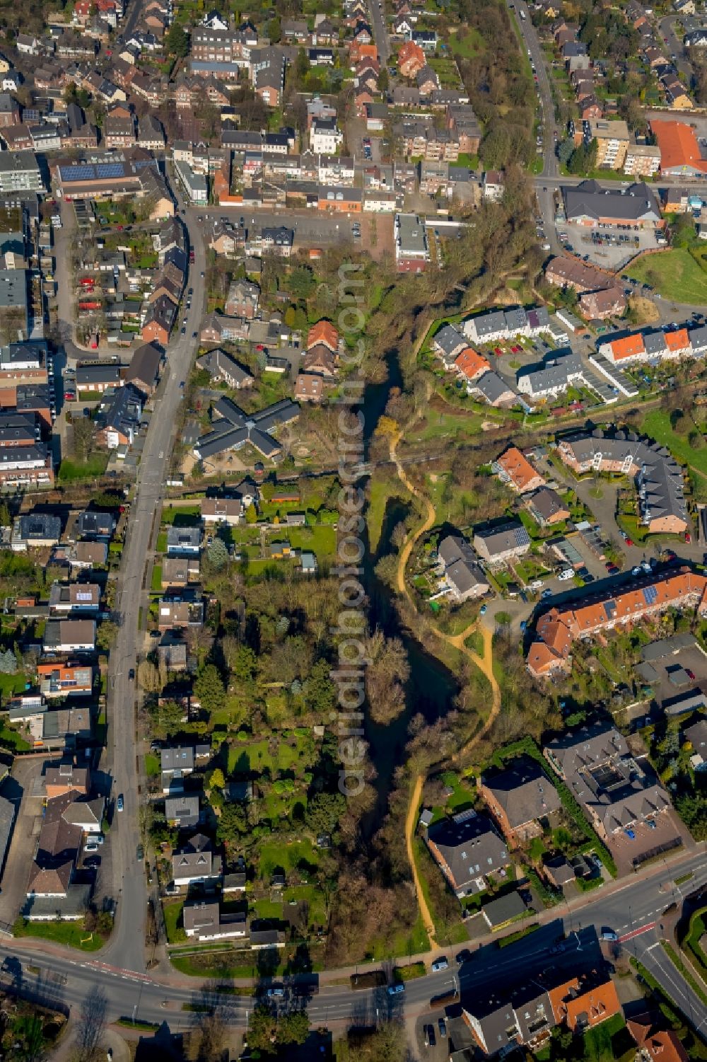 Neukirchen-Vluyn from above - View of the Vluyn part and course of the river Plankendickskendel in Neukirchen-Vluyn in the state of North Rhine-Westphalia