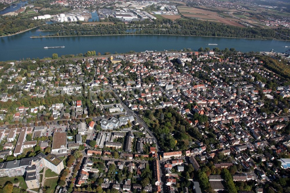 Aerial image Mainz - View of the Weisenau part of Mainz in the state of Rhineland-Palatinate. The district consists of a historic centre with old residential and business buildings as well as estates and appartment blocks. It is located on the riverbank of the Rhine and partly green and wooded