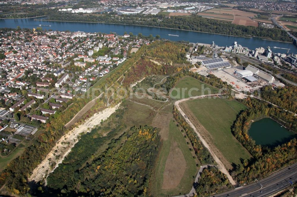 Mainz from above - View of the Weisenau part of Mainz in the state of Rhineland-Palatinate. The district consists of a historic centre with old residential and business buildings as well as estates and appartment blocks. It is located on the riverbank of the Rhine and partly green and wooded. The federal motorway A60 takes its course in the South of Weisenau, the cement works Mainz are located in the East