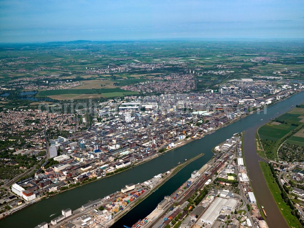 Aerial image Ludwigshafen - Partial view of city from the premises of BASF on the banks of the Rhine in Ludwigshafen in Rhineland-Palatinate. The plant grounds with more than 2000 buildings on over 10 square kilometers is the largest chemistry area of the world