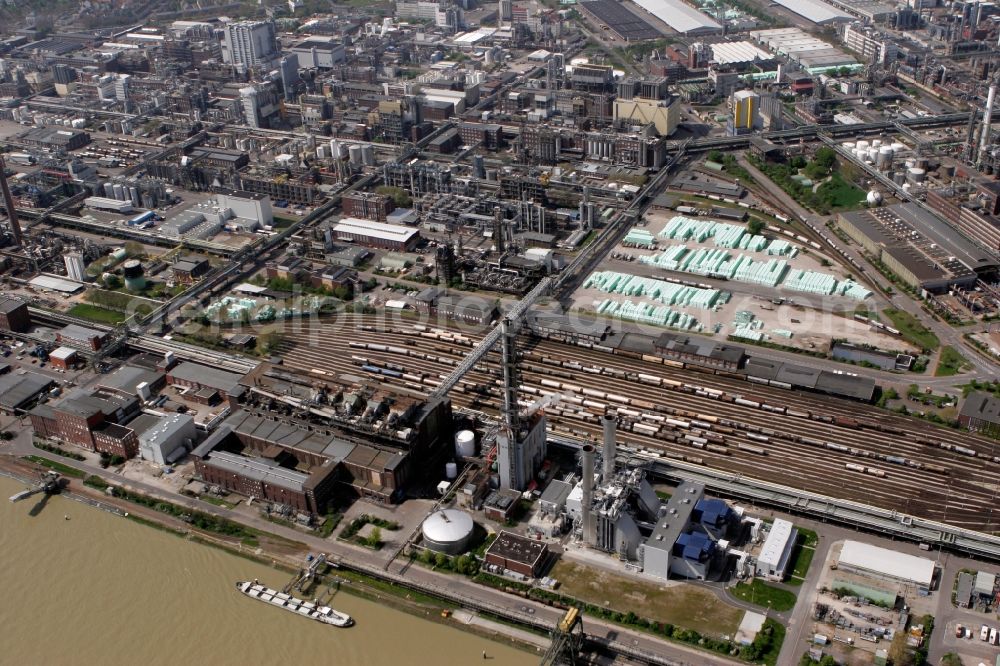 Ludwigshafen am Rhein from above - Partial view of city from the premises of BASF on the banks of the Rhine in Ludwigshafen in Rhineland-Palatinate. The plant grounds with more than 2000 buildings on over 10 square kilometers is the largest chemistry area of the world