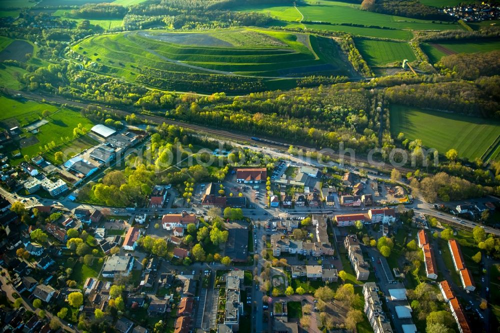 Hamm from the bird's eye view: View of the West of the Pelkum part of Hamm and mining waste tip Haldern of the former coal mine Monopol in the state of North Rhine-Westphalia