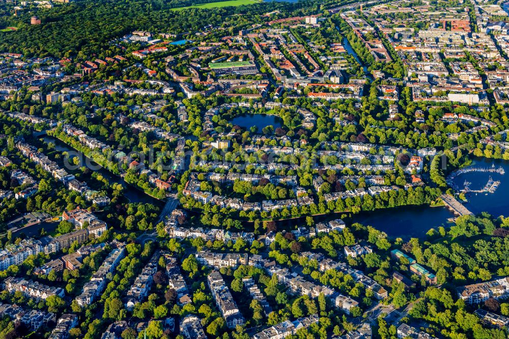 Aerial image Hamburg - View of the Winterhude part on the Eastern riverbank of the Aussenalster in the Hanseatic city on place Winterhuder Marktplatz of Hamburg in Germany