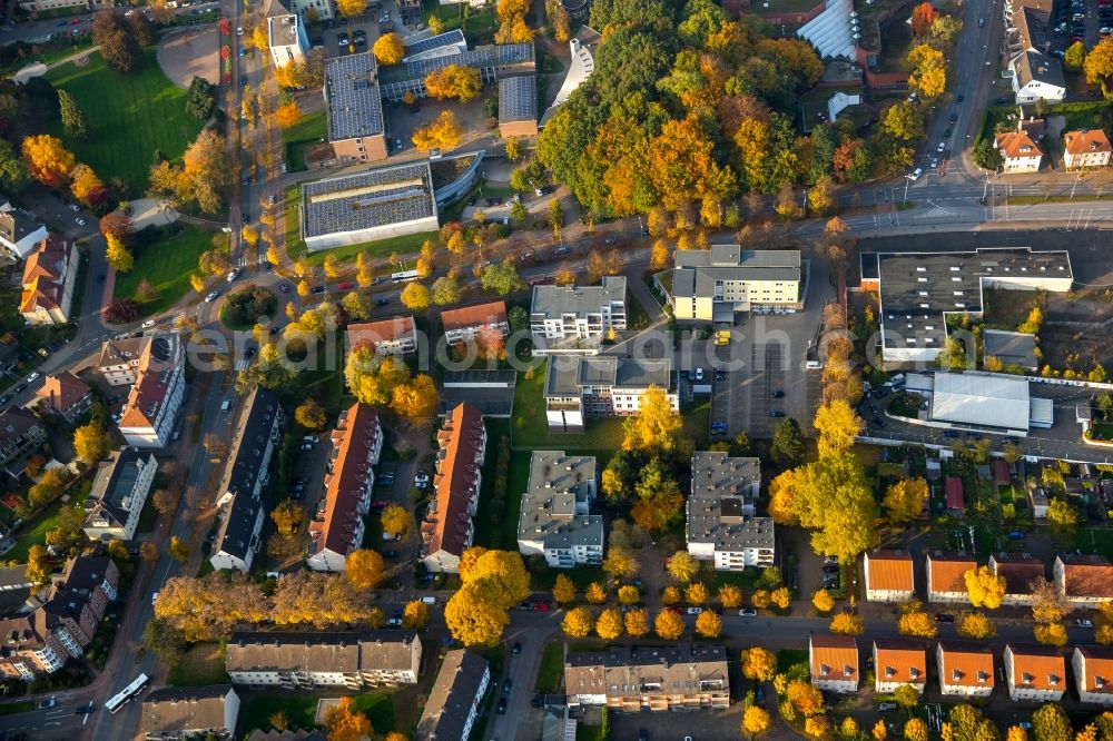 Aerial photograph Gladbeck - View of the residential area on autumnal Wilhelmstrasse in Gladbeck in the state of North Rhine-Westphalia. The high school Riesener Gymnasium is located in the North of the street