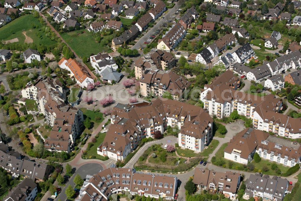 Mainz from above - View of the residential area Auf dem Hewwel in Mainz in the state of Rhineland-Palatinate. The area is located in the Northeast of the district of Hechtsheim and consists of several residential buildings which surround a round square