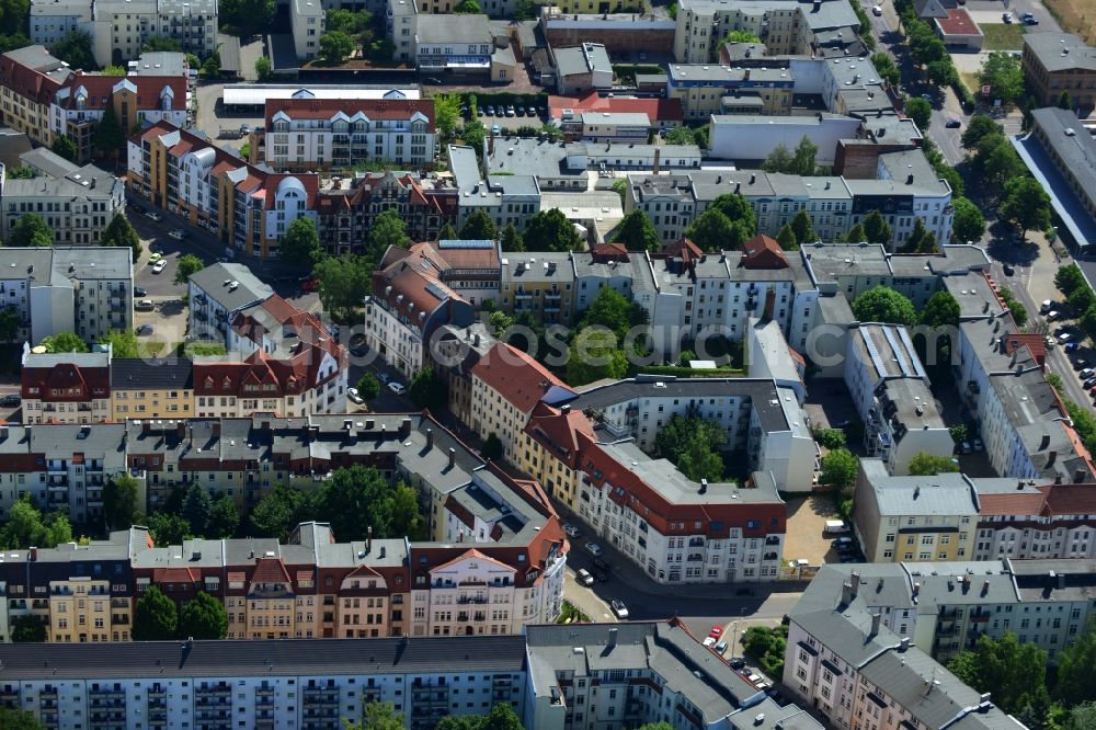 Magdeburg from the bird's eye view: View of a residential area in the West of the historic town centre of Magdeburg in the state Saxony-Anhalt. Historic and newer multi family buildings and apartment buildings are located around a square where Lessingstrasse and Wilhelm-Kobelt-Strasse meet