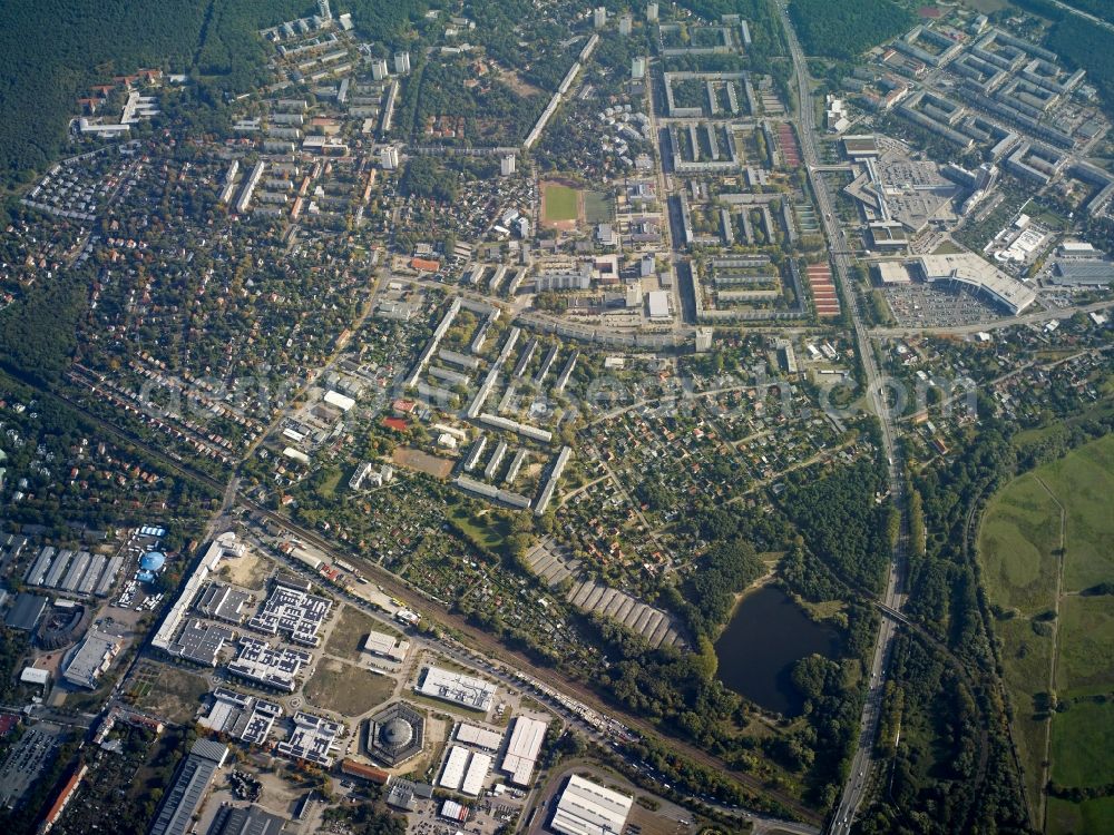 Aerial photograph Potsdam - Districts Babelsberg und Potsdam Suedost and its residential areas Stern and Am Stern aswell as the lake Baggersee ( Schaefersee ) besides the road Nuthestrasse in the city in Potsdam in the state Brandenburg