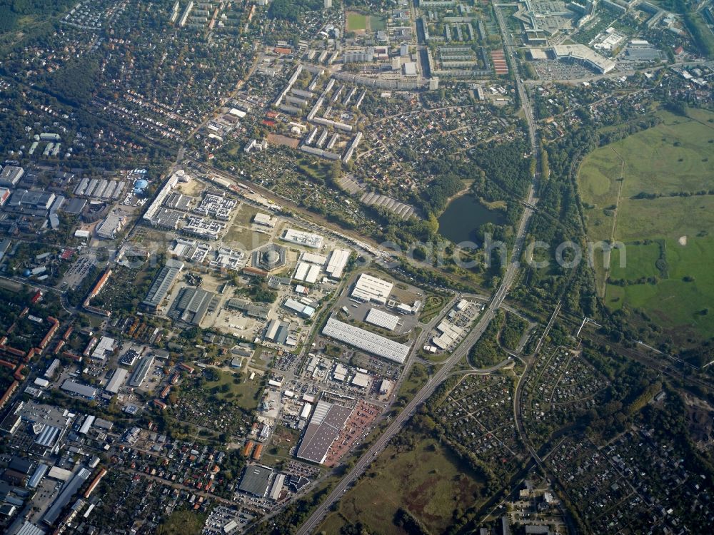 Potsdam from the bird's eye view: Districts Babelsberg und Potsdam Suedost and its residential areas Stern and Am Stern aswell as the lake Baggersee ( Schaefersee ) besides the road Nuthestrasse in the city in Potsdam in the state Brandenburg