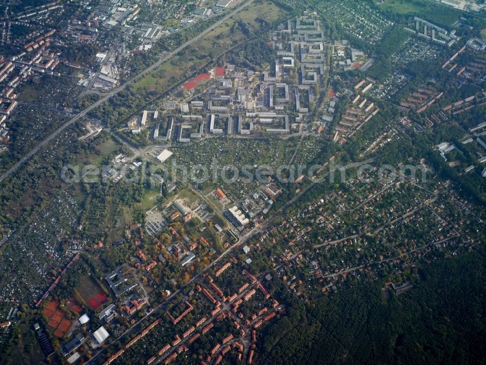 Potsdam from the bird's eye view: Districts Babelsberg and Potsdam Sued with its residential areas Schlaatz , Am Schlaatz and Teltower Vorstadt besides the road Nuthestrasse in the city in Potsdam in the state Brandenburg