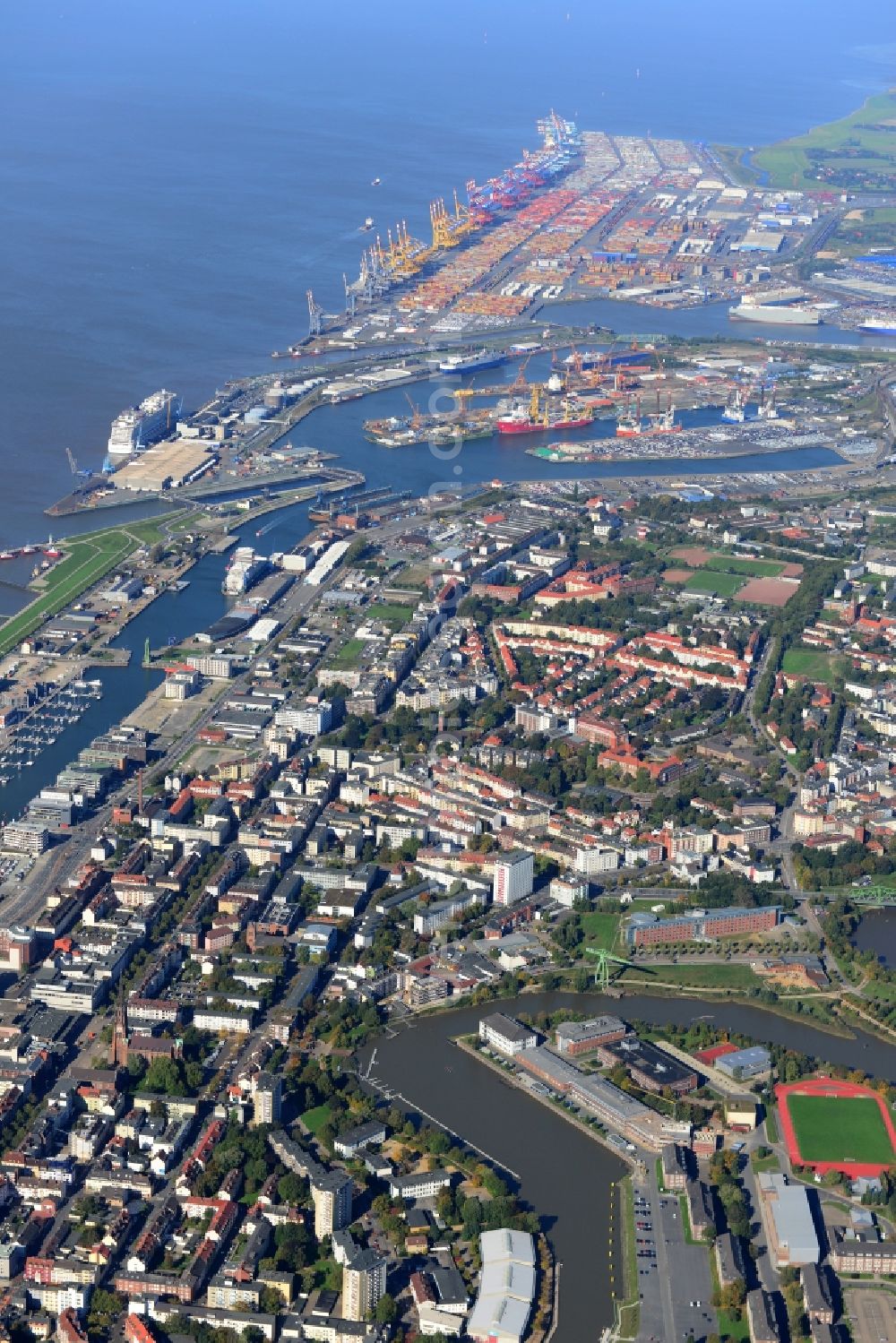 Aerial photograph Bremerhaven - Districts Mitte, Lehe und Stadtbremisches Ueberseehafengebiet with its residential areas and port facilities and the nearby river Geeste aswell as the mouth of the river Weser joining the North Sea in the city Bremerhaven in the state Bremen