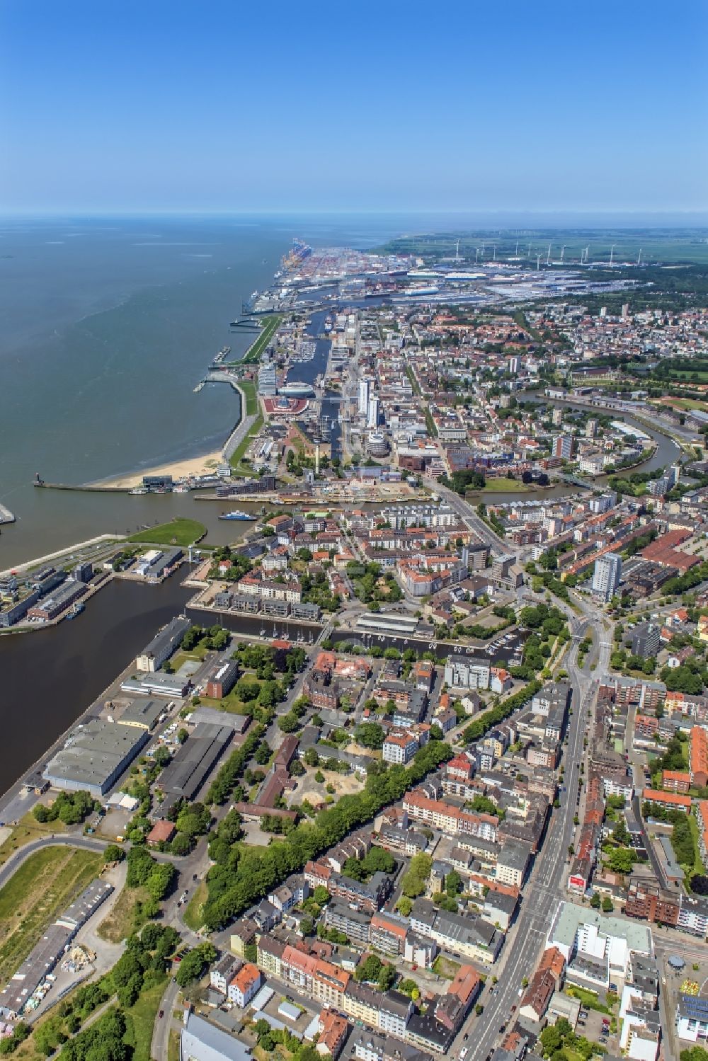 Bremerhaven from the bird's eye view: Districts Mitte, Lehe und Stadtbremisches Ueberseehafengebiet with its residential areas and port facilities and the nearby river Geeste aswell as the mouth of the river Weser joining the North Sea in the city Bremerhaven in the state Bremen