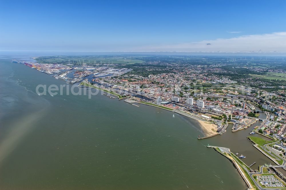 Aerial photograph Bremerhaven - Districts Mitte, Lehe und Stadtbremisches Ueberseehafengebiet with its residential areas and port facilities and the nearby river Geeste aswell as the mouth of the river Weser joining the North Sea in the city Bremerhaven in the state Bremen