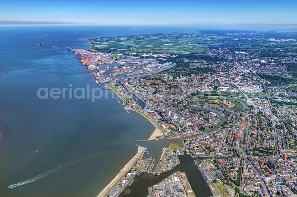 Aerial image Bremerhaven - Districts Mitte, Lehe und Stadtbremisches Ueberseehafengebiet with its residential areas and port facilities and the nearby river Geeste aswell as the mouth of the river Weser joining the North Sea in the city Bremerhaven in the state Bremen