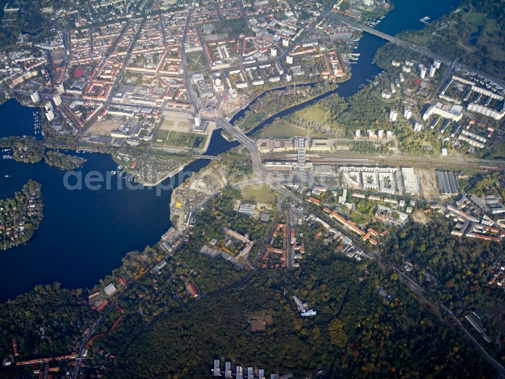 Potsdam from above - Districts Noerdliche Innenstadt und Westliche Vorstadt besides the riparian of the river Havel in the city in Potsdam in the state Brandenburg