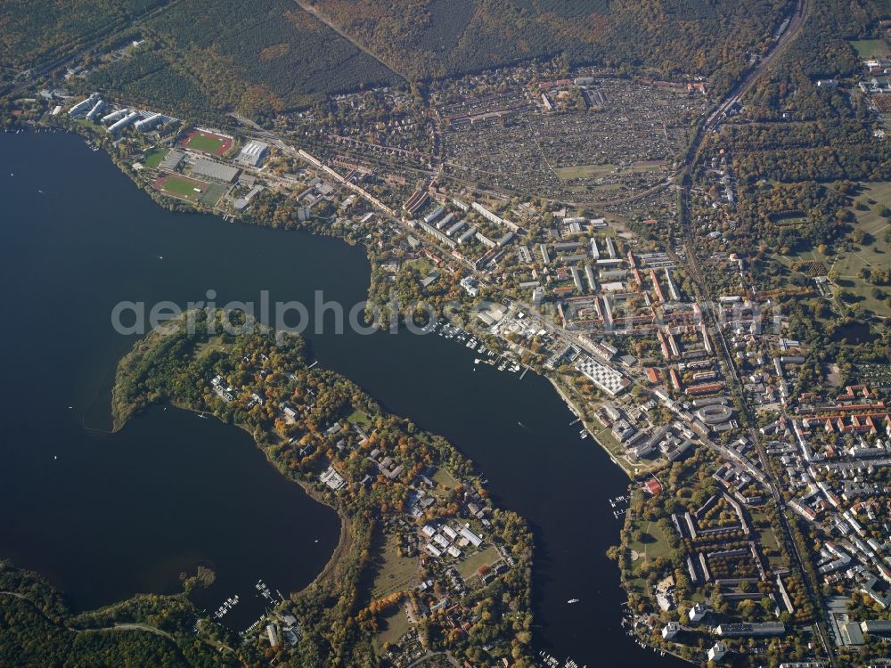 Potsdam from above - District Potsdam West and Cecilienhoehe along the riverside of the Havel at the lake Templiner See in the city in Potsdam in the state Brandenburg