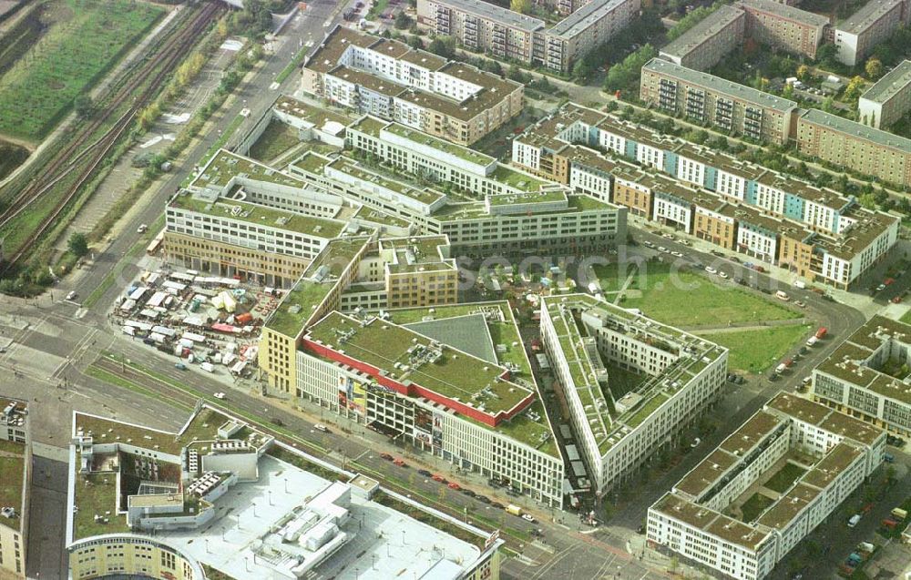 Berlin - Hellersdorf from above - Stadtteilzentrum Helle Mitte in Berlin - Hellersdorf.