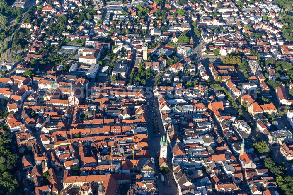 Aerial photograph Straubing - Building of the tower Stadtturm on Theresienplatz in Straubing in the state Bavaria, Germany