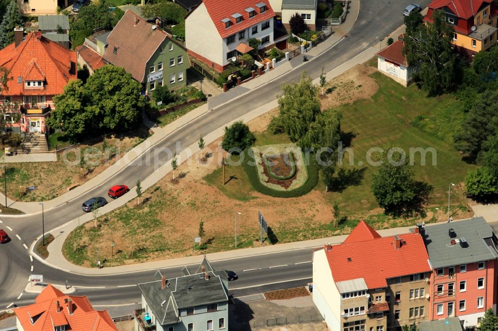 Aerial image Sondershausen - In a green area at the between the Franz Liszt road and August-Bebel-Strasse in Sondershausen in Thuringia the coat of arms of the place is trying to match from flowers