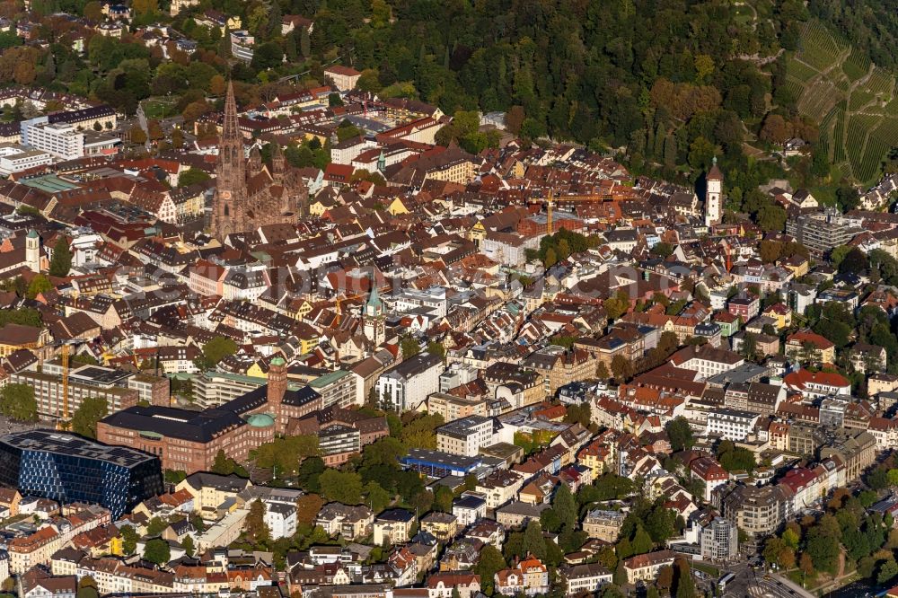 Freiburg im Breisgau from the bird's eye view: The city center and old town with cathedral in the downtown area in Freiburg im Breisgau in the state Baden-Wurttemberg, Germany