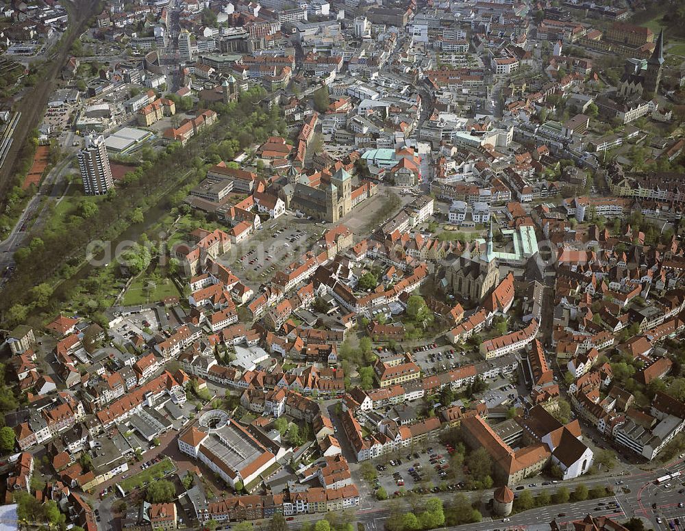 Aerial image Osnabrück - Blick auf das Stadtzentrum und die Altstadt von Osnabrück in Niedersachsen mit der ehemalige Stiftskirche St. Johann und dem Dom St. Peter. View of the City center and the old town of Osnabrück in Lower Saxony with the former collegiate church of St. John and the Cathedral of St. Peter.