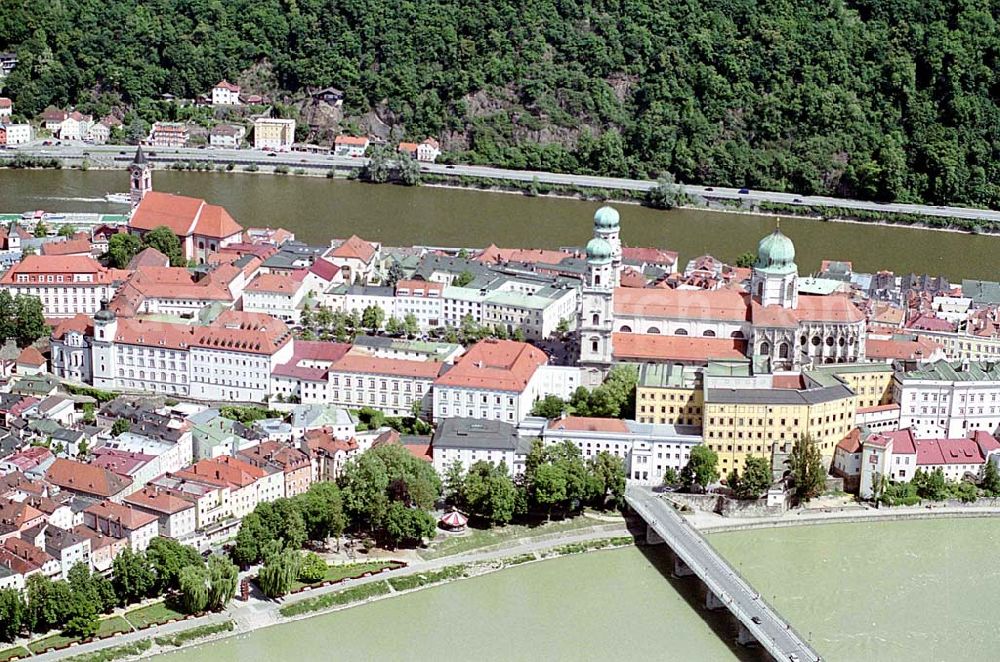 Aerial photograph Passau/ Bayern - Stadtzentrum und Altstadt von Passau an der Donau in Bayern.