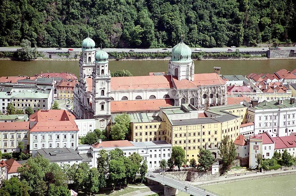 Passau/ Bayern from above - Stadtzentrum und Altstadt von Passau an der Donau in Bayern.